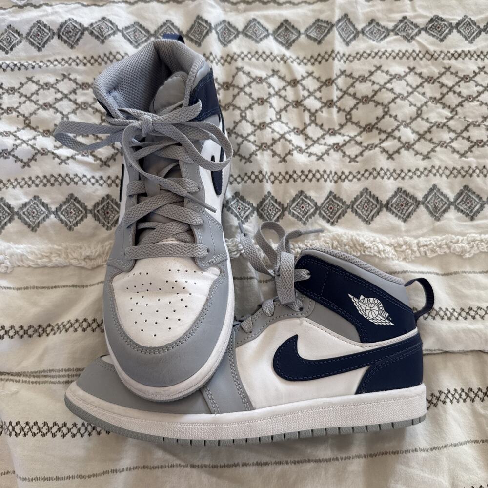 Nike Air Jordan 1 Mid White Midnight Navy Wolf Grey DQ8426-104 Size 3Y